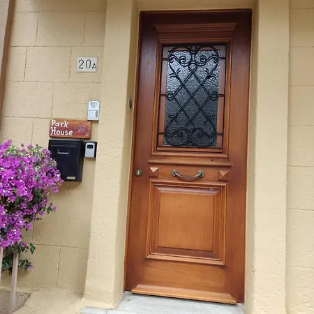Daire Park House -beside The Medieval Town Of Rhodes-free Parking