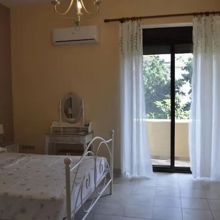 Daire Park House -beside The Medieval Town Of Rhodes-free Parking *