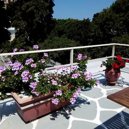 Daire Park House -beside The Medieval Town Of Rhodes-free Parking