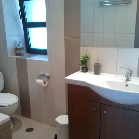 Park House -beside The Medieval Town Of Rhodes-free Parking דירה